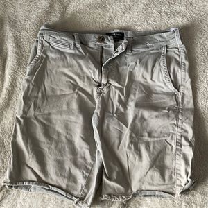 Men’s Gray American Eagle Shorts Size 32 Slim